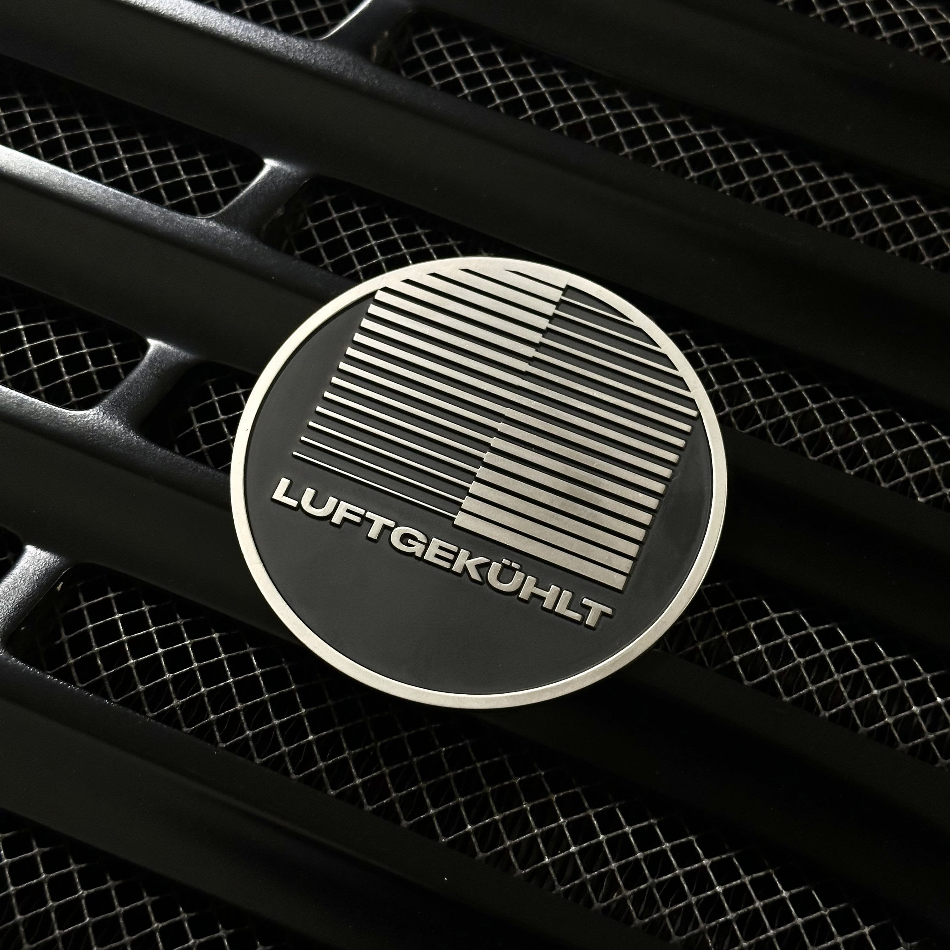 RENNBETRIEB Enamel Car Grill Badge by Flavio Carvalho Luftgekuehlt Porsche